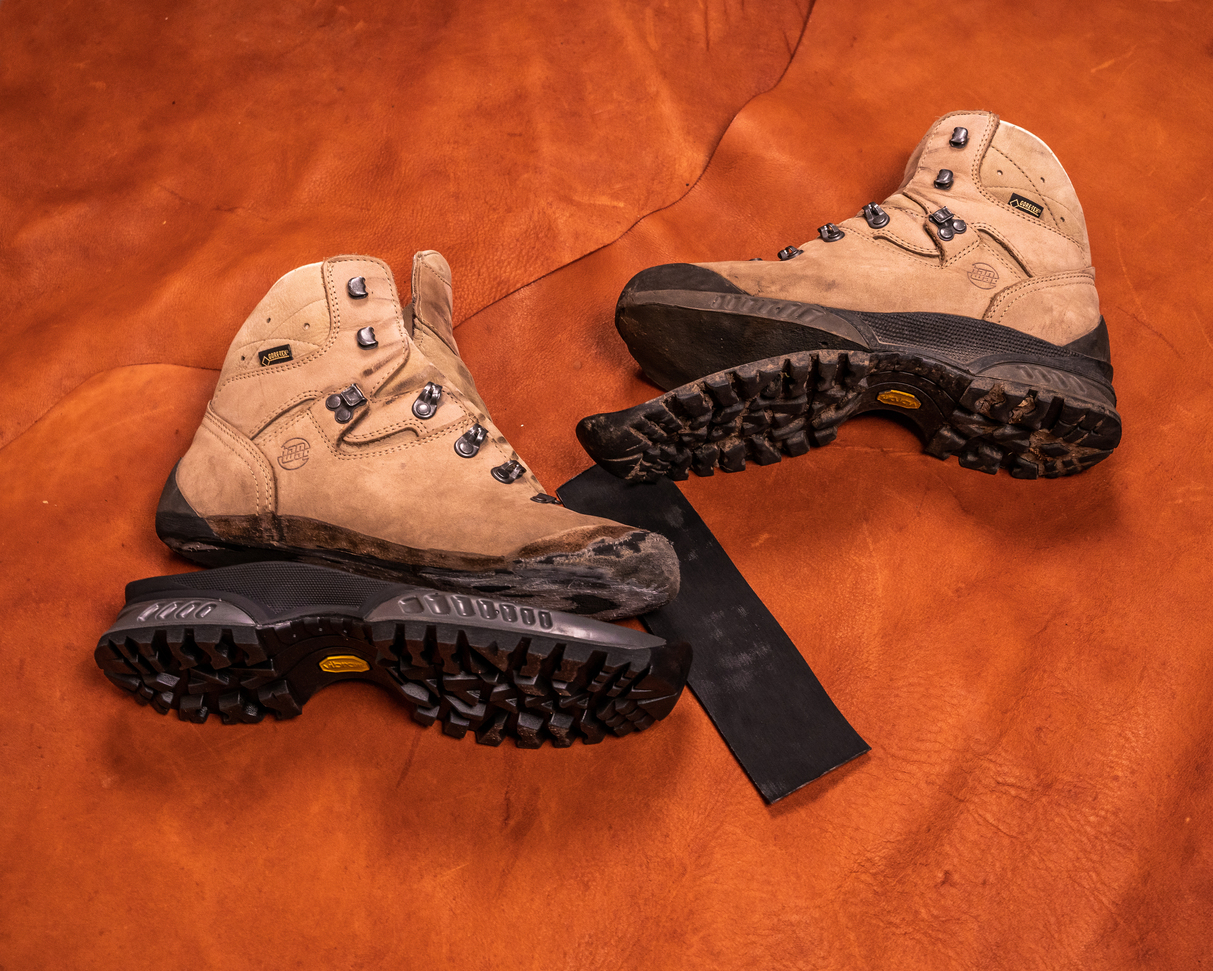 Hanwag schoenen die aan reparatie toe zijn