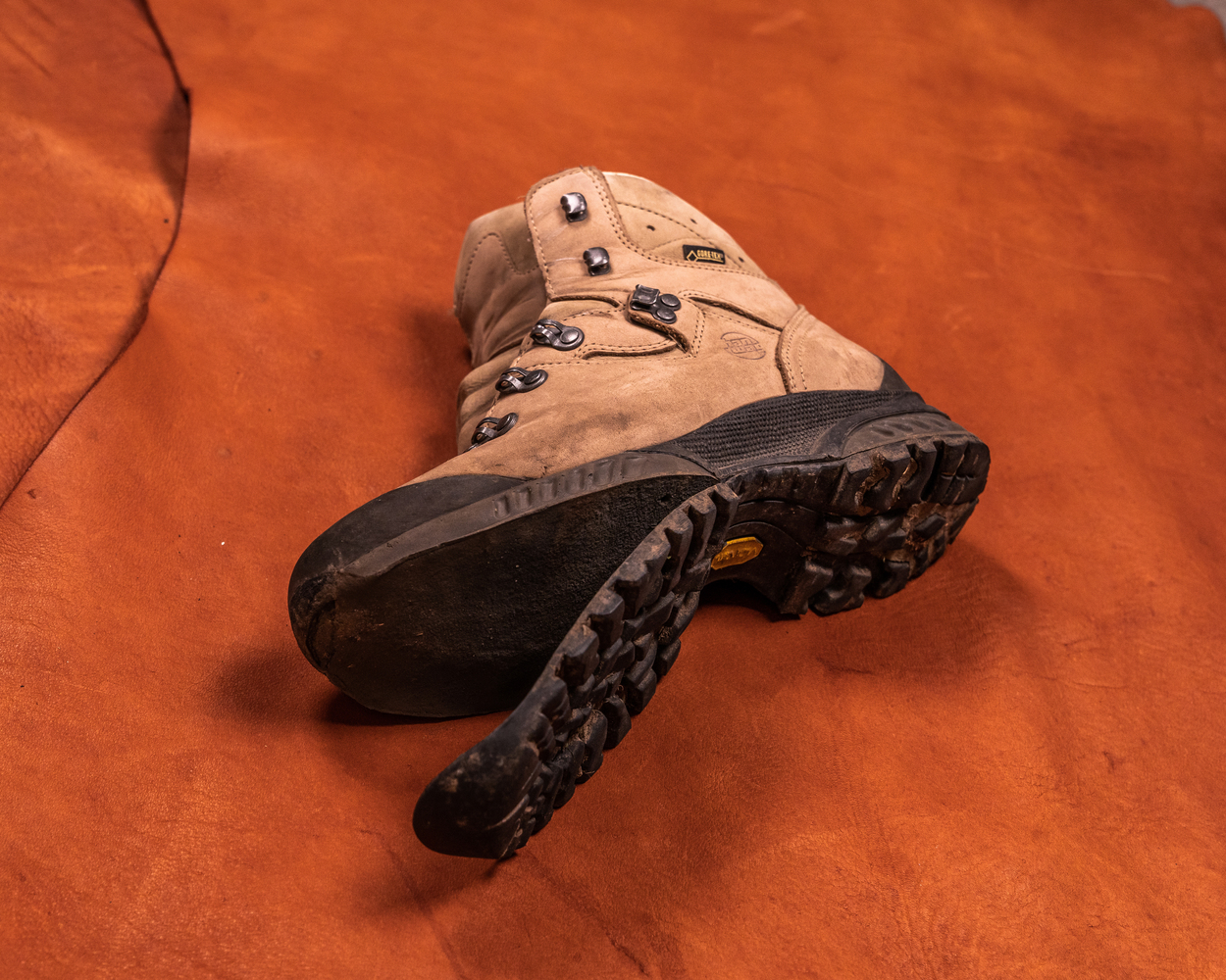 Enkele Hanwag schoen met loskomende zool